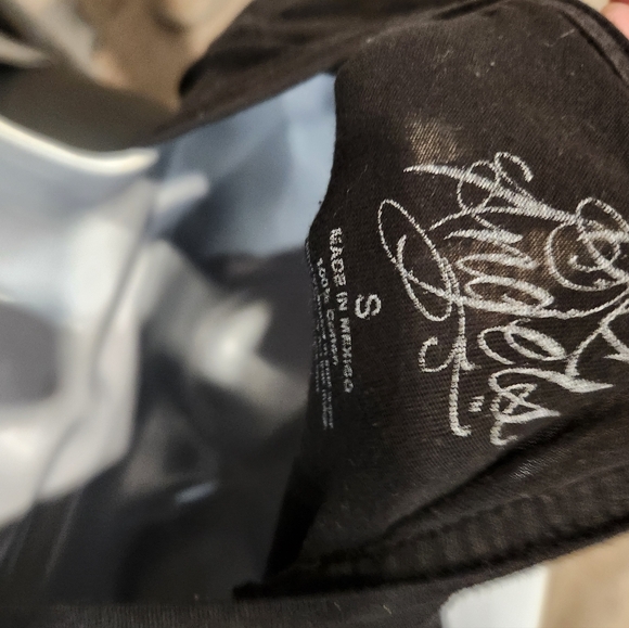 Ladies sz Sm TEE SHIRT - Picture 3 of 3